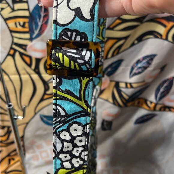 Vera Bradley Hipster Crossbody - Retired Island Blooms Pattern - Picture 5 of 11